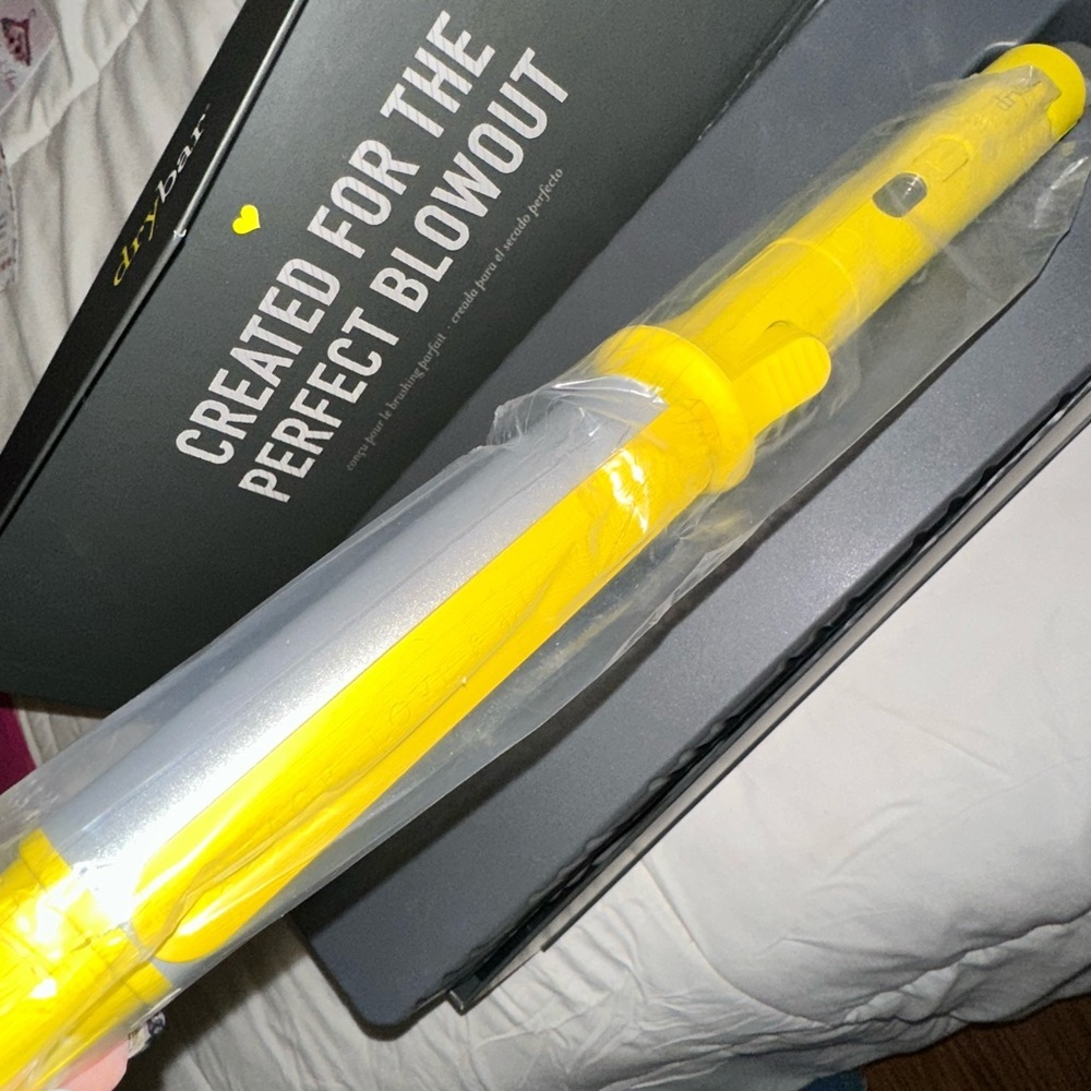 Drybar - The 3-Day Bender - Rotating Curling Iron 1.25” - Picture 6 of 6